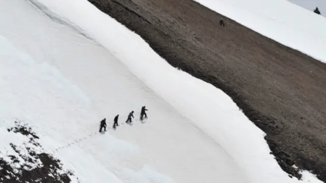 यार्सागुम्बा भेटिने उच्च हिमाली भेगमा जाँदा जोखिम बढी हुने भएकोले कति मानिसहरुले चिसो र हिउँका कारण ज्यानै गुमाउने गरेको खबरहरुसमेत आउने गर्छ।