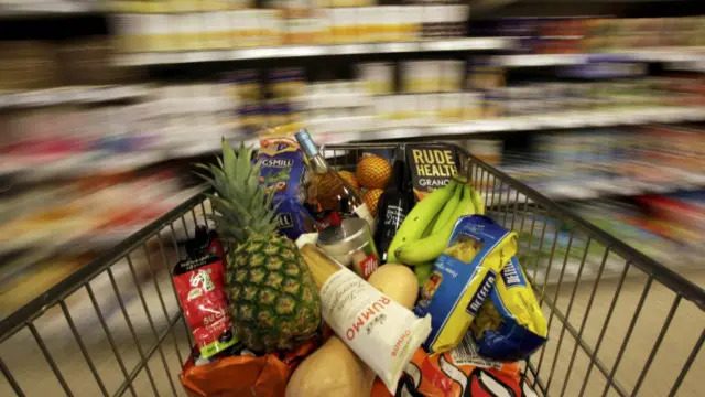 Hingga saat ini, belum jelas seberapa banyak sertifikasi halal yang telah dikeluarkan MUI dan berapa besar jumlah pemasukan maupun pengeluaran MUI. 