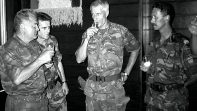 Ratko Mladiç ve Ton Karremans