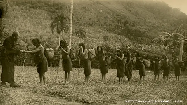 “Saludando al misionero, Padre Mattana”