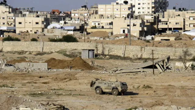 د مصر سینا ټاپو وزمه کې د دغه هېواد پوځ د داعش ډلې وسله والو خلاف عملیات کوي