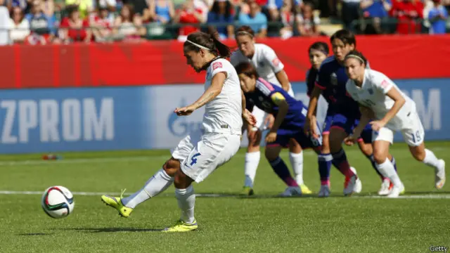 دا دريم ځل دی چې فارا ویليمز د ۲۰۱۵ کال د ښځو نړیوال جام کې په پنلټي شوټ ګول کوي