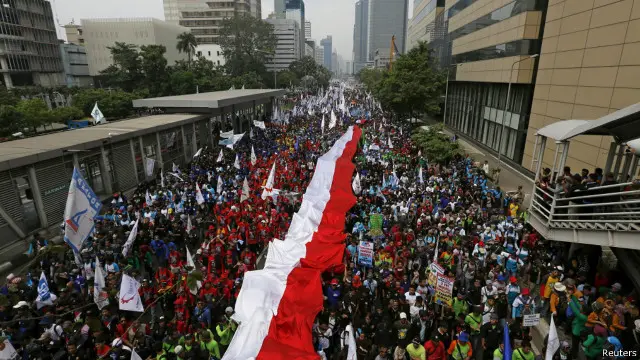 aksi para pekerja di hari buruh tanggal 1 Mei menuntut perbaikan kondisi kerja