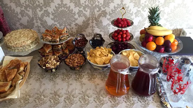 نن سبا چې کوم ناوړه حالات، بیکاري،غریبي او قیمتي ده، د بیوزلو او اړو کسانو ژوند په سختۍ او کړاوونو کې تېرېږي.