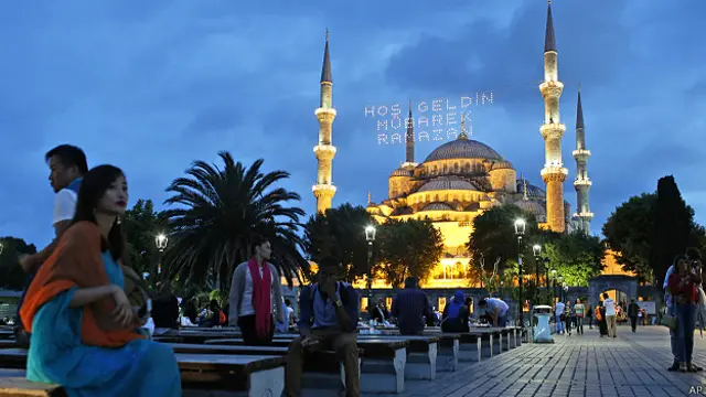 इस्तांबुल में सुल्तान अहमद मस्ज़िद.
