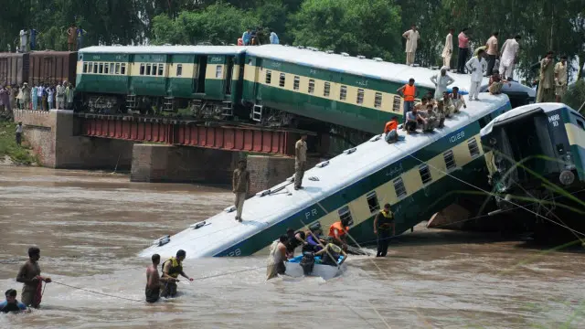 په ۲۰۱۳ کال کې وسلوالو دوه ځله جعفر ايکسپرس اورګاډی په نښه کړی دی
