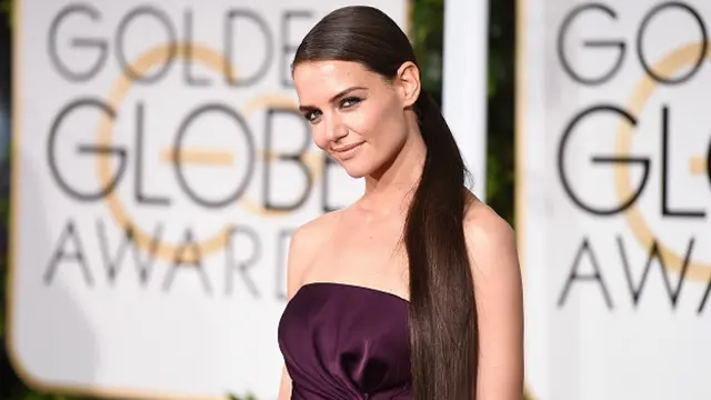Aktris Katie Holmes kadınların birbirini desteklemesi gerektiğini söylüyor.