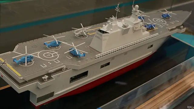 Макет перспективного российского вертолетносца