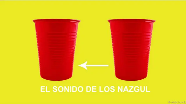 Dos vasos plásticos
