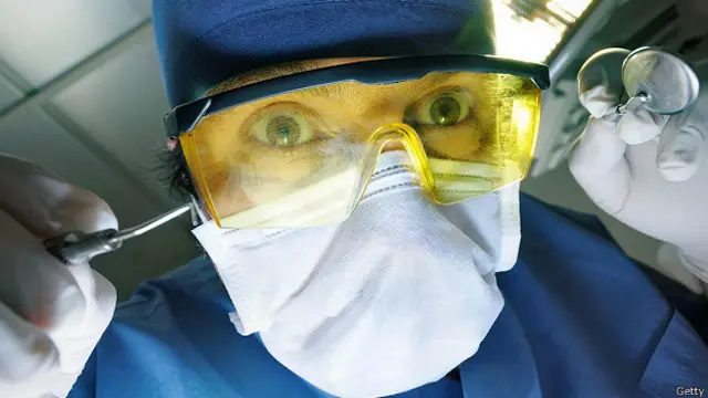 Стоматолог