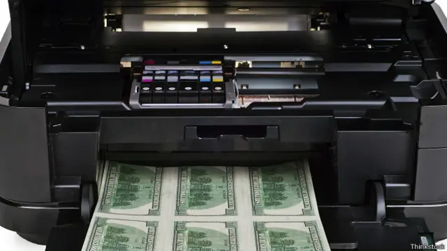 Принтер, печатающий доллары