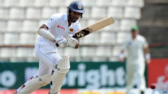 سری لنکا کی جانب سے اوپنر کرونارتنے نے ذمہ دارانہ اننگز کھلیتے ہوئے سنچری سکور کی