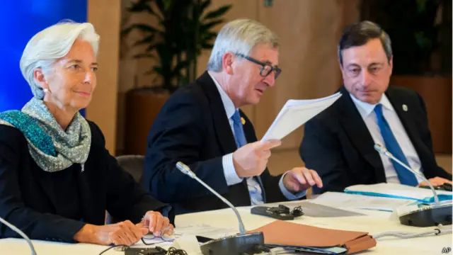 La directora general del FMI, Christine Lagarde, el presidente de la Comisión Europea Jean Claude Juncker y el del Banco Central Europe Mario Draghi