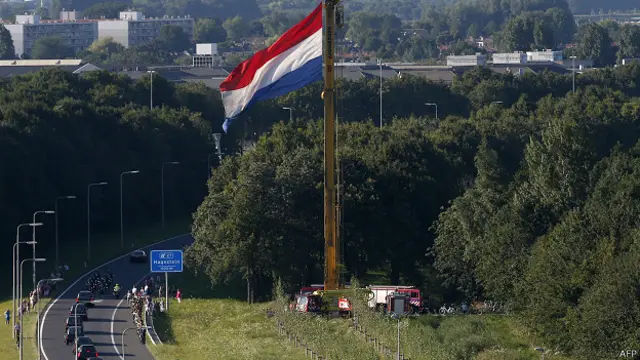 Траурный кортеж с останками жертв рейса MH17 в Голландии