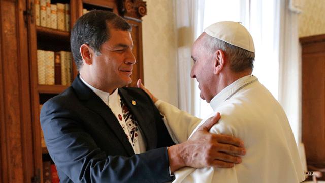 Papa Francisco y Rafael Correa 