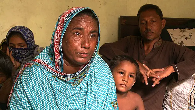 ’ ساری رات ایسے ٹہل ٹہل کے گزارتے ہیں کبھی روڈ پہ تو کبھی میدان میں جاتے ہیں کہ وہاں سے ہوا لگے‘