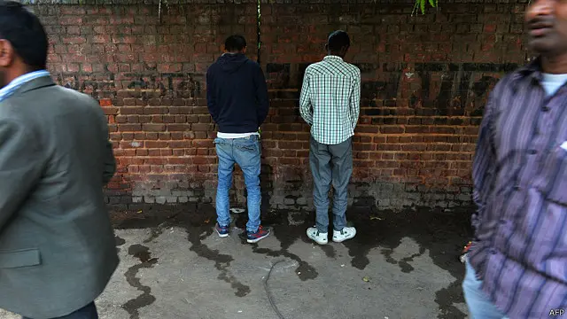 نزدیک به نیمی از جمعیت یک میلیارد و دویست میلیون نفری هند در خانه هایشان توالت ندارند