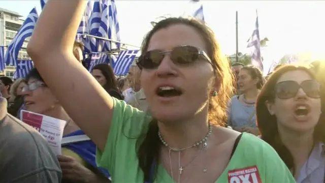 جمعے کو یونانی باشندوں نے حمایت اور مخالفت میں دارالحکومت میں جلوس نکالے