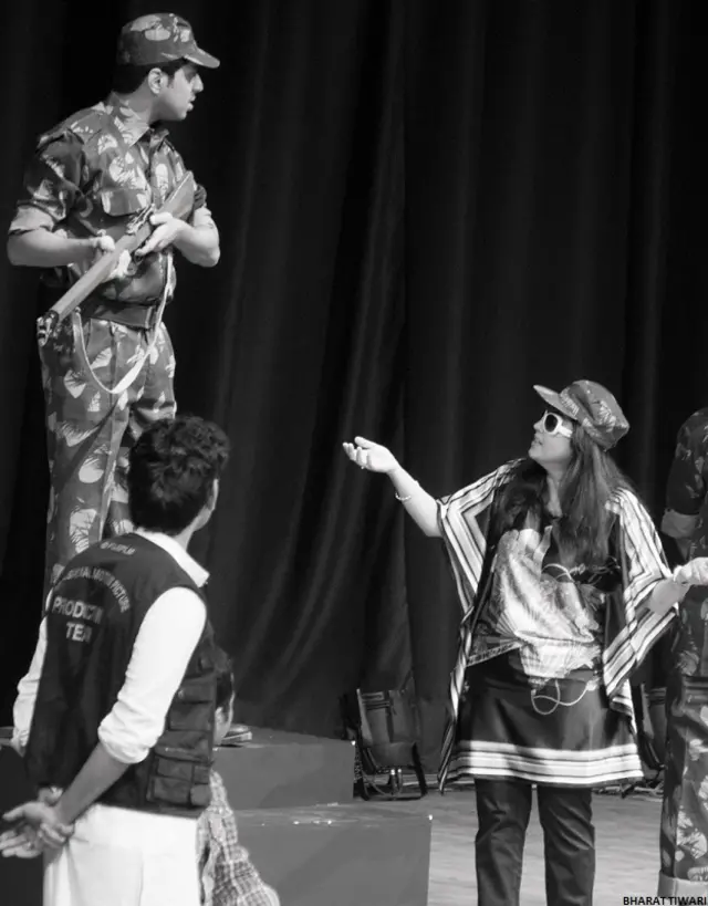 लकीरें नाटक का एक दृश्य