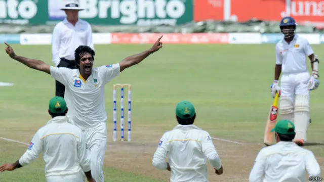 کرونا رتنے اور تھری مانے راحت علی کی گیند پر کلین بولڈ ہوئے