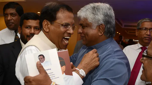 'මහින්ද රාජපක්ෂගේ කණ්ඩායමත් ආවොත් අපි කොහොමද එළියට ගිහින් කියන්නේ මේ වගේ දූෂිතයොත් එක්ක අපි නැවත වරක් දේශපාලනය කරනවා කියලා'