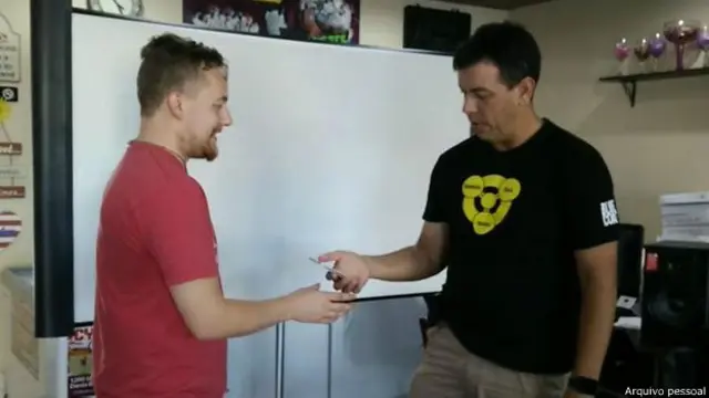 Seth Wahle (à esq.) e Rod Soto querem alertar sobre vulnerabilidade de aparelhos