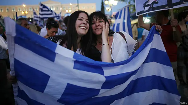 Mesmo antes da confirmação do resultado oficial, partidários do "não" foram ao centro de Atenas celebrar