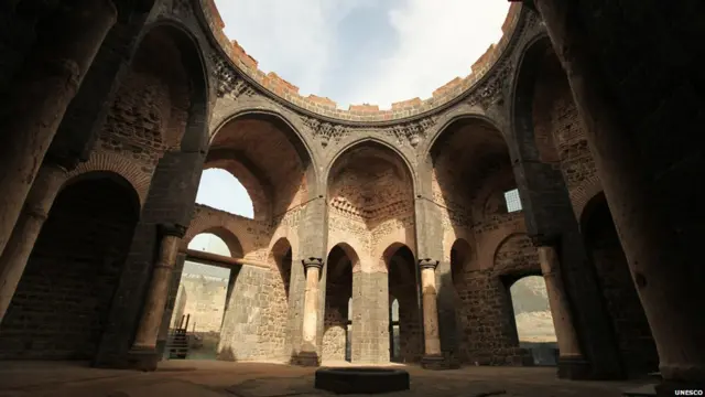 Benteng Diyarbakir dan Taman Hevsel di Turki