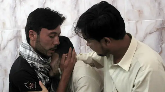  مسلح افراد نے پاسپورٹ بنوانے کے لیے آنے والے ایسے دو افراد کو نشانہ بنایا جن کا تعلق ہزارہ قبیلے سے تھا