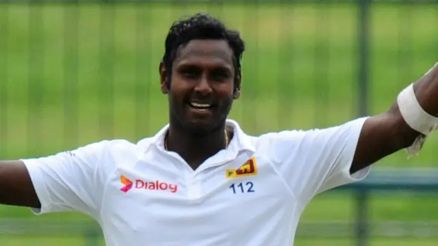 میتھیوز نے ٹیسٹ کرکٹ میں اپنی پانچویں سنچری نو چوکوں اور ایک چھکے کی مدد سے مکمل کی 