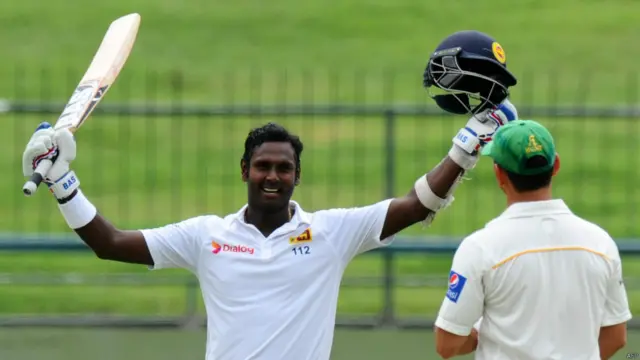 پالیکیلے میں کھیلے جانے والے تیسرے کرکٹ ٹیسٹ میچ کے چوتھے دن سری لنکا کی ٹیم اپنے کپتان اینجلو میتھیوز کی سنچری کی بدولت دوسری اننگز میں 313 رنز بنانے میں کامیاب ہوئی۔