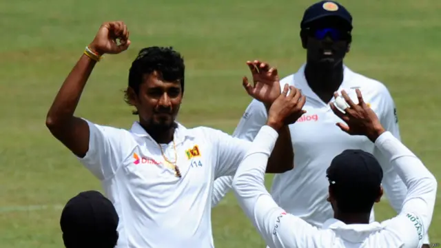 سورنگا لکمل نے دوسری اننگز میں اپنے پہلے ہی اوور میں سری لنکن ٹیم کو پہلی کامیابی دلوائی۔