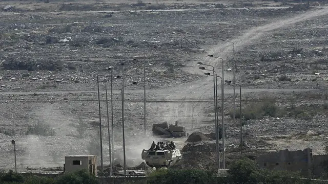 مصري فعالان د سیناء په شمال کې پوځ د ولسي خلکو په وژلو تورنوي چې وايي د بریدونو پرمهال د هېچا په ویشتلو او وژلو سرپه نه کوي.‌
