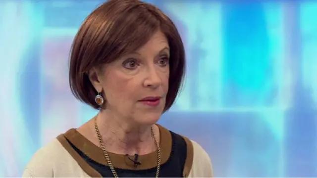 لويد-روبرتس غطت سابقا الأحداث في سوريا وبورما وكوريا الشمالية وأماكن عديدة أخرى، وقادت حملة للدفاع عن حقوق الإنسان