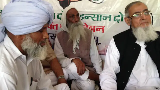 आरिफ़ बेग और दूसरे लोग, सांप्रदायिक सद्भावना बैठक में