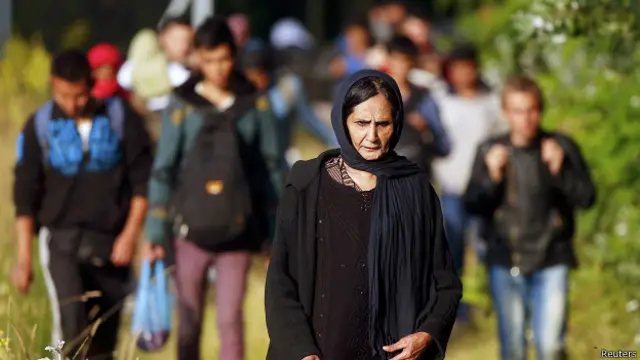 Мигранты из Афганистана после пересечения границы Сербии и Венгрии