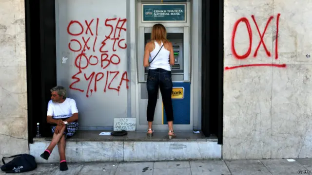 Los bancos disponen de menos de 1.000 millones de euros en efectivo, según su patronal.