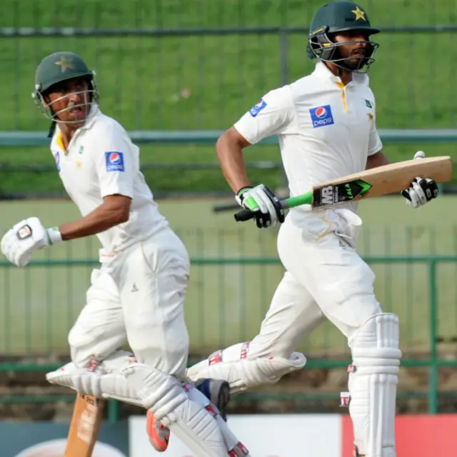  تجربہ کار یونس خان اور نوجوان شان مسعود کی شاندار بیٹنگ اور ناقابل شکست ڈبل سنچری شراکت نے پالیکلے ٹیسٹ میں پاکستانی ٹیم کی جیت کی امیدوں کو زندہ رکھا ہے۔