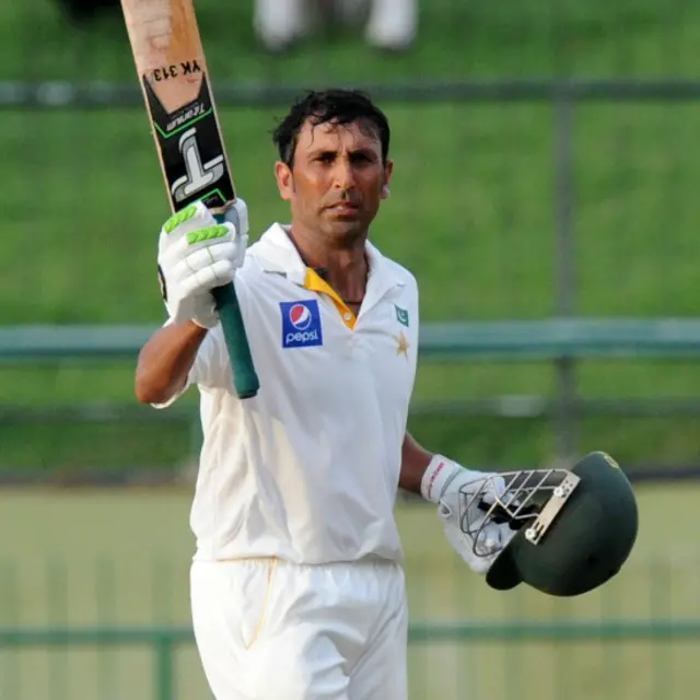 یونس خان بھی اس اننگز سے پہلے اس سیریز میں بڑا سکور نہیں کر پائے تھے لیکن یہ بات سب کو اچھی طرح معلوم ہے کہ ان جیسا ورلڈ کلاس بیٹسمین زیادہ دیر تک بڑی اننگز کے بغیر نہیں رہ سکتا اور انھوں نے آج اپنی 30 ویں سنچری داغ دی۔