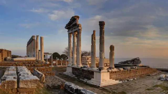Türkiye'den daha önce UNESCO Dünya Mirası Listesi'ne alınan yerler arasında Bergama da var.