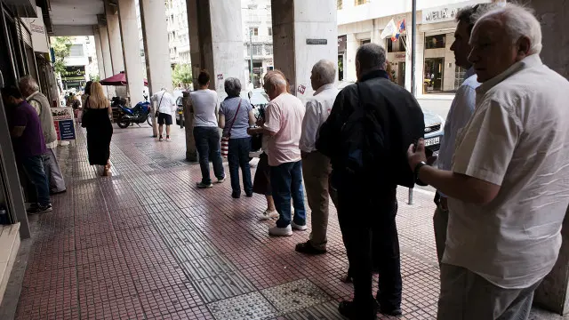 Hiện có nhiều lo ngại rằng các ngân hàng Hy Lạp sẽ sớm hết tiền