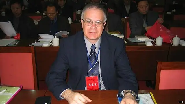 潘佐夫對毛澤東的評價似乎高於對前蘇聯領導人列寧和斯大林的評價