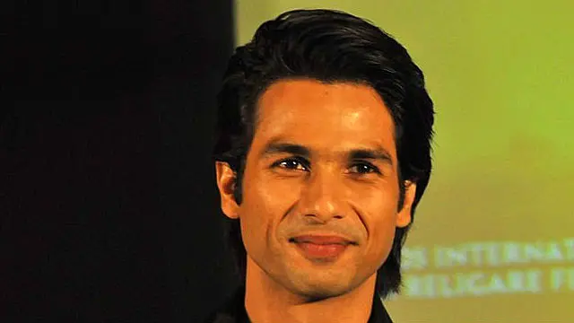 شاهد کپور ۳۴ کاله عمر لري او ناوې یې میرا ۲۱ کلنه ده