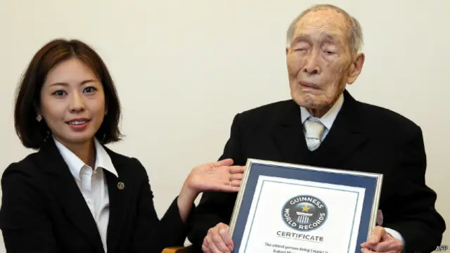 Сакари Момои