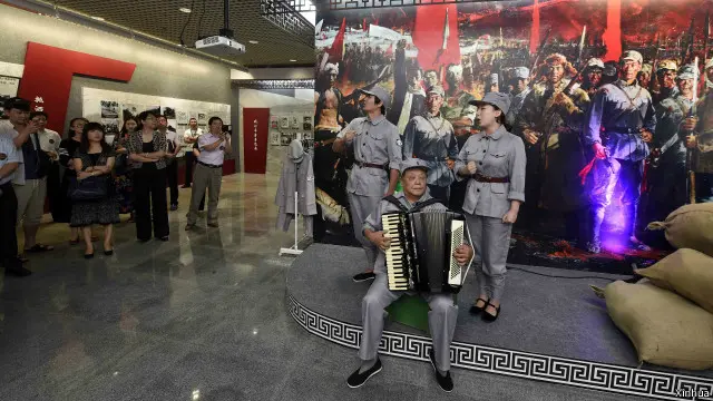 抗戰勝利紀念展覽展出超近一千張照片及三千件文物。