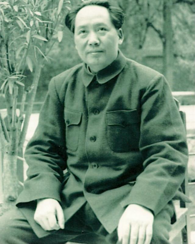 前苏联解密档案中存放的一张毛泽东照片。（潘佐夫提供）