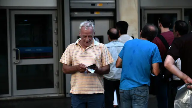 Các ngân hàng Hy Lạp vẫn đóng cửa cho tới ít nhất là thứ Tư