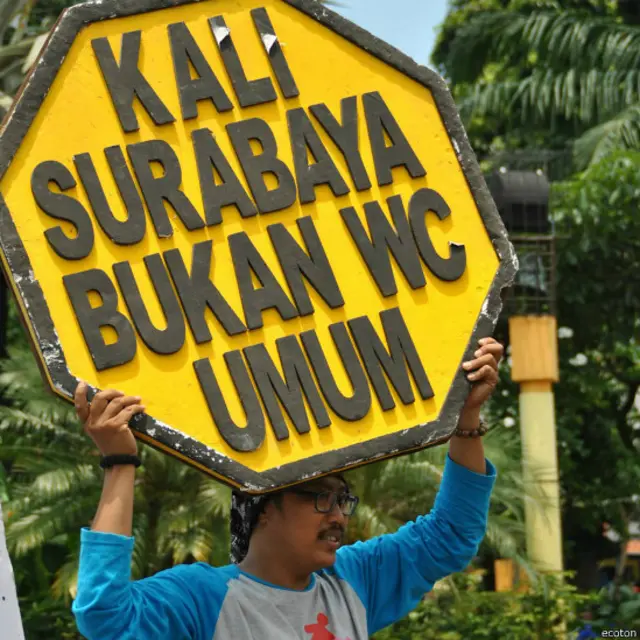 Bersama rekan-rekannya yang memiliki kepedulian yang sama, Prigi lantas mendirikan Ecoton, singkatan Ecological Observation and Wetlands Conservation, lima tahun silam.