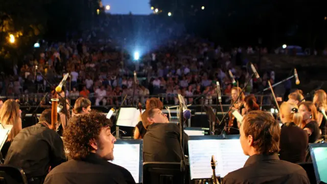 Архівне фото Одеського кінофестивалю: кінопоказ на Потьомкінських сходах