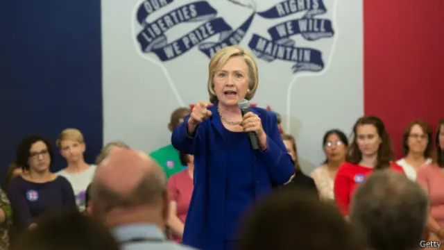 希拉里在艾奥瓦州向支持者发表讲话